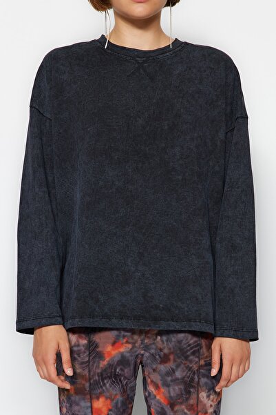 Trendyol Collection Antracitové silné bavlněné pletené tričko s efektem vintage a volným střihem s kulatým výstřihem TWOAW24TS00006