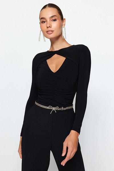 Trendyol Collection Schwarzer Strickbody mit Cut-Outs/Fensterdetail TPRAW24BD00000