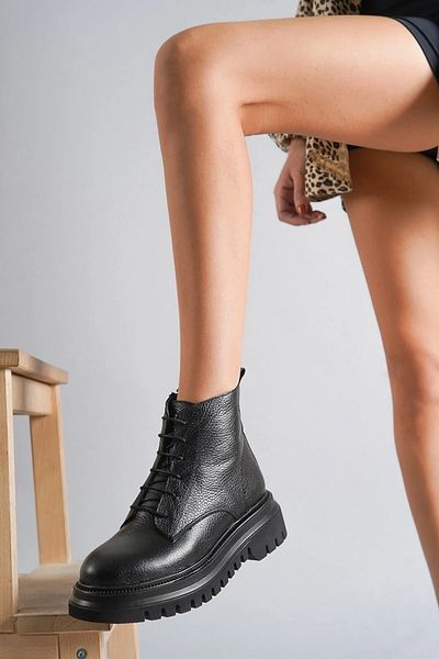 Deripabuc Genuine Leather Black Women's Serrated Sole Leather Boots Trc-216574