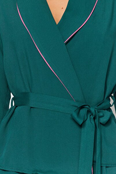 Trendyol Collection Set de pijamale dublu din viscoză verde smarald - cu centură și detaliu cu țevi THMAW22PT1109