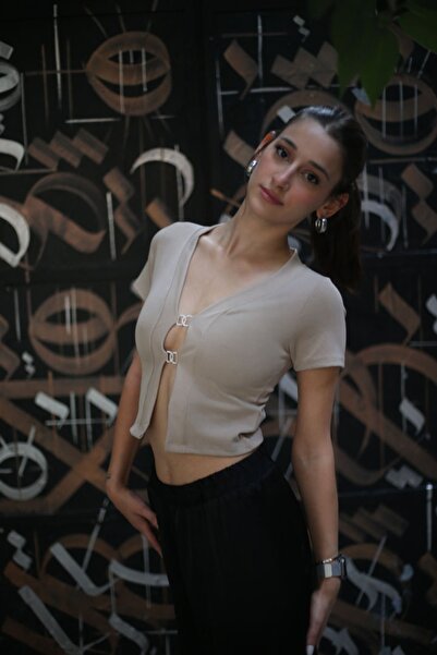 Reyon Kadın Siyah Dekolte Detaylı Taşlı Crop Top