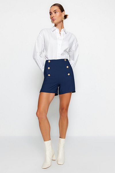 Trendyol Collection Sötétkék gombos részletes tweed szőtt rövidnadrág TWOAW24SR00001