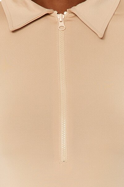 Trendyol Collection Béžový límec na zip s detailním zapínáním pružné pletené tělo TWOAW24BD00005
