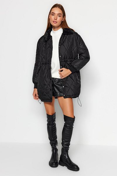 Kolekcia Trendyol Čierny oversize plyšový kabát s detailným zapínaním na zips TWOAW22MO0011