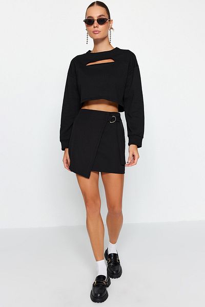 Trendyol Collection Zweireihiger schwarzer Minirock - Schnallendetail, gewebt, TWOAW24ET00258