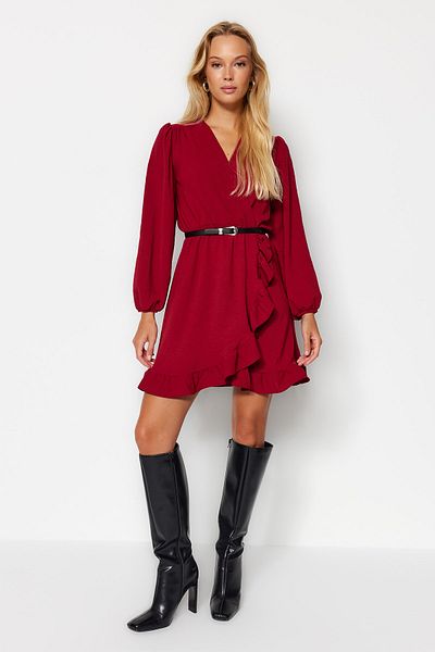Trendyol Collection Burgunderrotes Mini-Fliegenkleid mit Gürtel TWOAW24EL00249