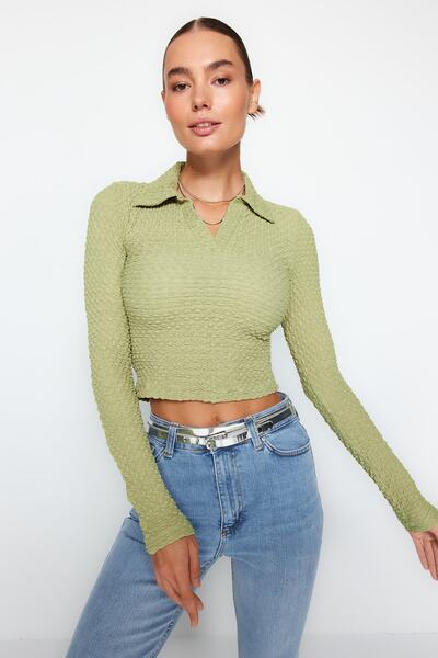Trendyol Collection Zelená prémiová texturovaná tkanina Polo s výstřihem pletená halenka TWOAW24BZ00031