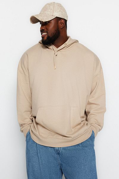 Trendyol Collection Beigefarbenes Plus-Size-Sweatshirt aus Fleece-Baumwolle mit Kapuze – TMNAW24AO00013