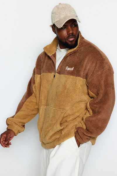 Trendyol Collection Camel Unisex-Sweatshirt in Übergröße, Übergröße/Weitschnitt, Farbblock-Stickerei, Plüsch-Sweatshirt TMNAW24AO00015