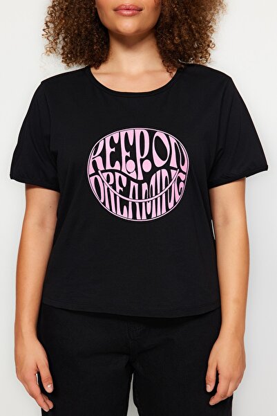 Trendyol Curve Tričko Plus Size Black Crop – 100% bavlna, Slogan Print, Tbbss23Bf00069