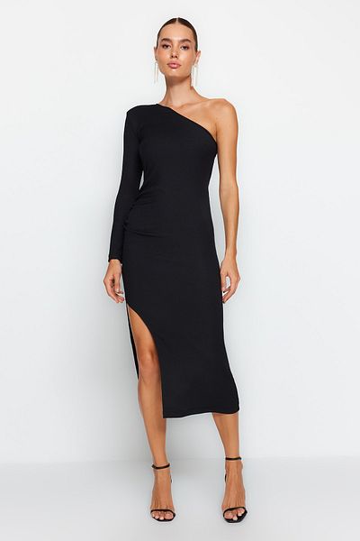 Trendyol Collection Schwarzes, tailliertes, gestricktes, elegantes Abendkleid TPRAW24EL00106