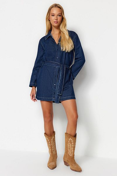 Trendyol Collection Rochie cămașă mini din denim cu curea albastru închis TWOAW24EL00450