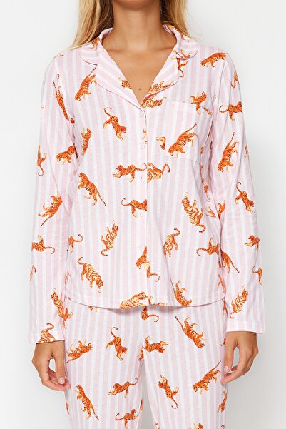 Trendyol Collection Színes csíkos Tigris mintás pamut ing és nadrág hálóruha szett - THMAW24PT00002