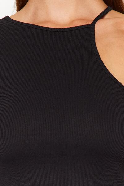 Trendyol Collection Bluză neagră tricotată elastică, cu o singură mânecă, cu decolteu turnat, TWOSS22BZ0214