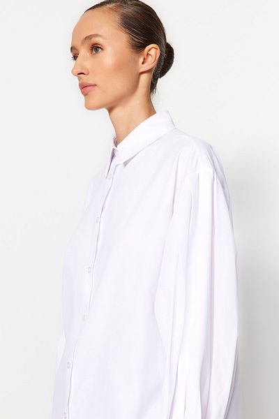 Trendyol Modest Detailne tkaná košeľa s bielymi rukávmi TCTAW24TG00023