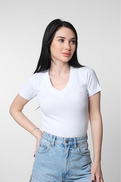 plentifulness Women's-V-Neck-Sitting on the Body-Crop-(Standard Size)-WHITE