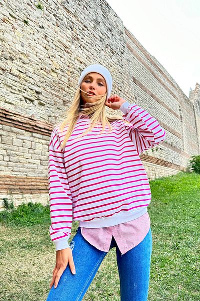 Trend Alaçatı Stili Női fukszia-fehér nyakú, csíkos szezonális oversize pulóver ALC-X8873