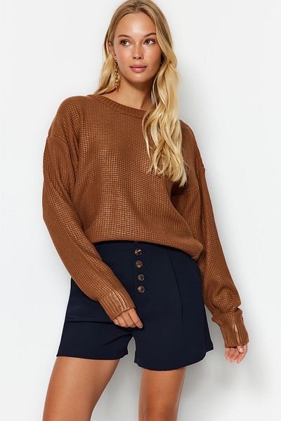 Trendyol Collection Hnědý svetr s fóliovým potiskem TWOAW24KZ00969