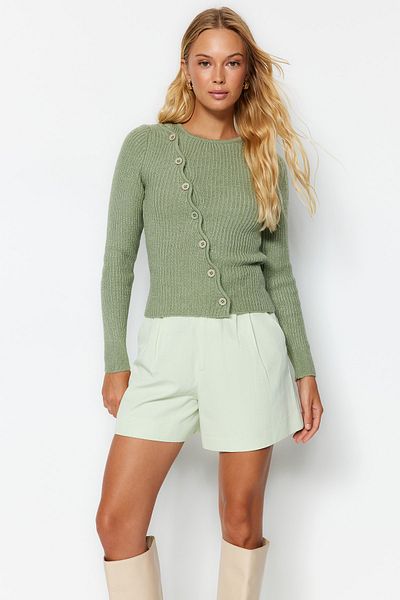 Trendyol Collection Khakifarbener, weicher, strukturierter Strickpullover mit Knöpfen TWOAW24KZ01079