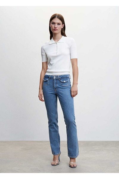 MANGO Woman Jeanshose mit ausgestelltem Bein und Tasche