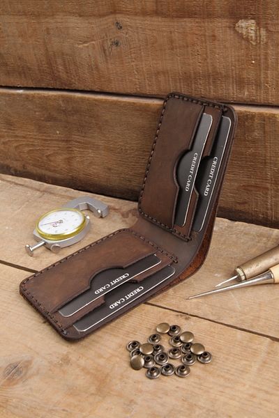 New Coast Leather 1900's Малък мъжки портфейл от естествена кожа, 100% ръчно изработен, тъмнокафяв