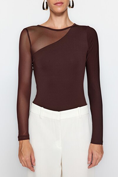 Trendyol Collection Hnědé tylové detailní, strečové pletené tělo se zapínáním na patentky TWOAW24BD00021