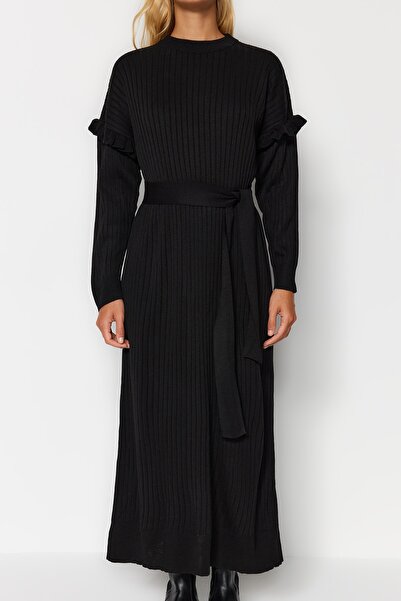 Trendyol Modest Černé volánové detailní žebrované pletené šaty TCTAW24EB00040