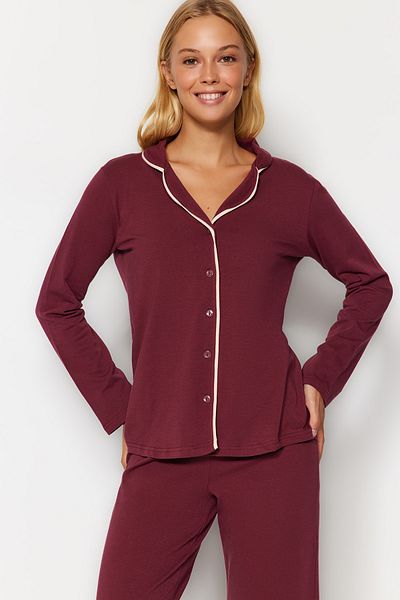 Trendyol Collection Weinrotes Pyjama-Set aus Hemd und Hose aus Strick mit Baumwollpaspelierung THMAW24PT00025