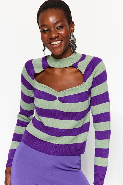 Trendyol Collection Pflaumenfarbener Strickpullover mit Fenster/Ausschnitt TWOAW24KZ01003
