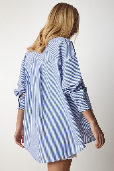Happiness İstanbul Himmelblau gestreiftes Oversize-Lang-Basic-Shirt für Damen UB00143