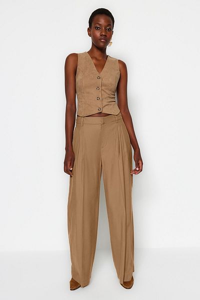 Trendyol Collection Kamelfarbene, geknöpfte, gewebte Wildlederweste TWOAW24YE00044