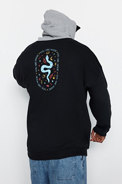 Trendyol Collection Φούτερ με μαύρη φλις κουκούλα μεγάλου μεγέθους - Oversize Mystic Print TMNAW24AO00006