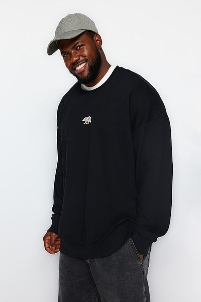 Trendyol Collection Μαύρο κεντημένο φούτερ Fleece Look μεγάλου μεγέθους - TMNAW24AO00011