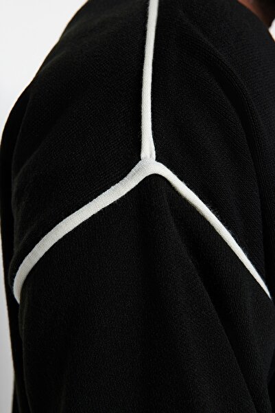Trendyol Collection Μαύρο Πλεκτό Πουλόβερ μεγάλου μεγέθους - Oversize Fit, Wide Fit, Piping Detail TMNAW24AN00000