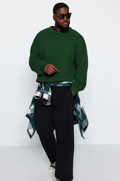 Trendyol Collection Khakifarbener Strickpullover in Übergröße – Übergröße, Rundhalsausschnitt TMNAW24AN00001