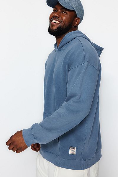 Trendyol Collection Übergroßes Indigo-Baumwoll-Sweatshirt mit Pale-Effekt in Übergröße – TMNAW24AO00031