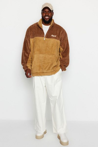Trendyol Collection Camel Unisex-Sweatshirt in Übergröße, Übergröße/Weitschnitt, Farbblock-Stickerei, Plüsch-Sweatshirt TMNAW24AO00015