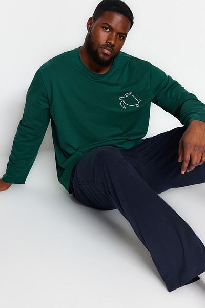 Trendyol Collection Grünes, besticktes Pyjama-Set aus Strick in großer Größe TMNAW24AI00004