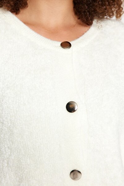 Trendyol Curve Ecru plyšový pletený svetr na knoflíky TBBAW24AV00016