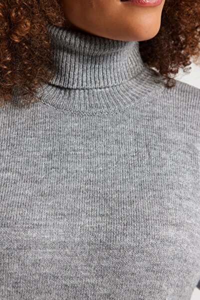 Trendyol Curve Rochie gri din tricotaj cu guler rotit TBBAW24AH00014