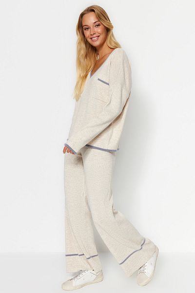 Trendyol Collection Bézs széles szabású, szőrös fonal díszítésű kötöttáru alsó-felső szett TWOAW24AU00099