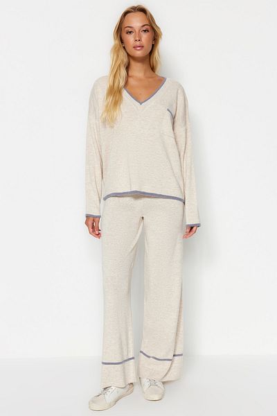 Trendyol Collection Bézs széles szabású, szőrös fonal díszítésű kötöttáru alsó-felső szett TWOAW24AU00099