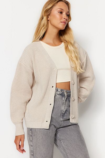 Trendyol Collection Stone Basic Strickjacke mit V-Ausschnitt TWOAW24HI00383