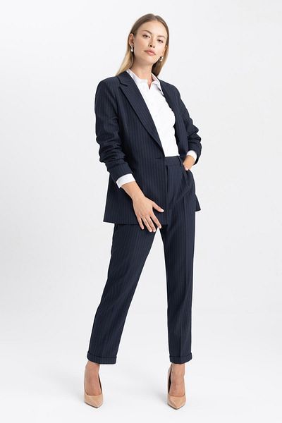 DeFacto Tapered Fit Hose mit hoher Taille und doppeltem Bein und Taschen B3061ax23au