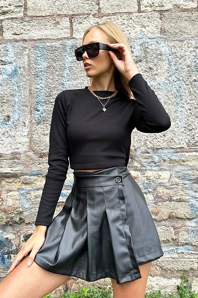 Trend Alaçatı Stili Dámské černé plisované mini šortky se zipem z umělé kůže, sukně ALC-X10772