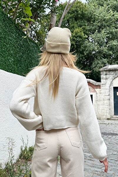 Trend Alaçatı Stili سترة نسائية قصيرة برقبة دراجة هوائية من الفانيليا ALC-X10760