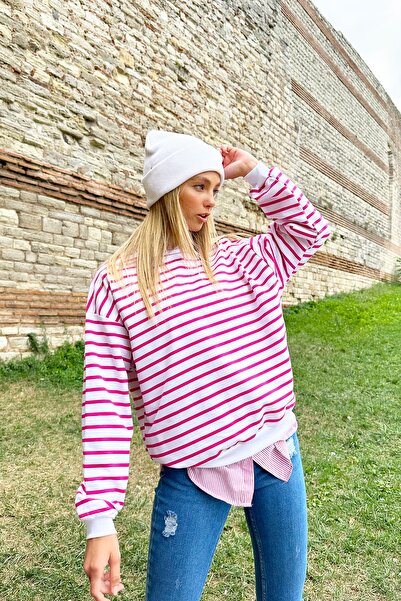 Trend Alaçatı Stili Dámská fuchsiově bílá mikina s výstřihem, pruhovaná sezónní oversize mikina ALC-X8873