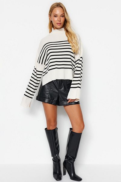 Trendyol Collection Steinfarbener, gestreifter Strickpullover mit weiter Passform TWOAW24KZ00505