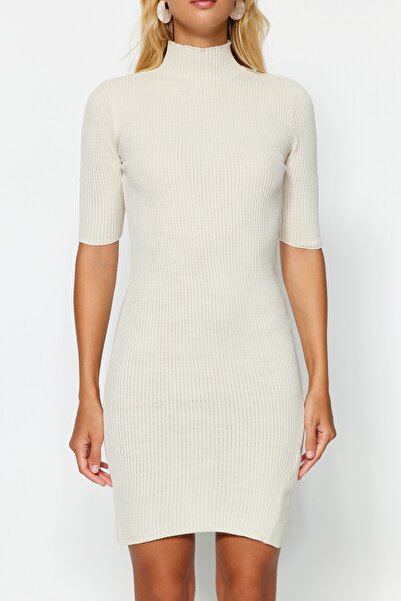 Trendyol Collection Kamenné mini úpletové šaty s vysokým límcem TWOAW24EL00235
