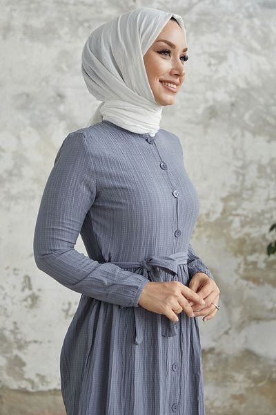 InStyle Graues Lemina-Kleid mit Gürtel
